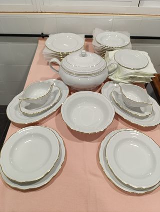 Vajilla porcelana blanca y dorada