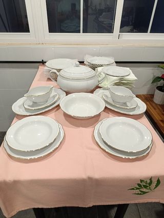 Vajilla porcelana blanca y dorada