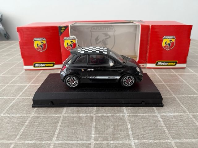 Miniatura coche Abarth 500 1:24