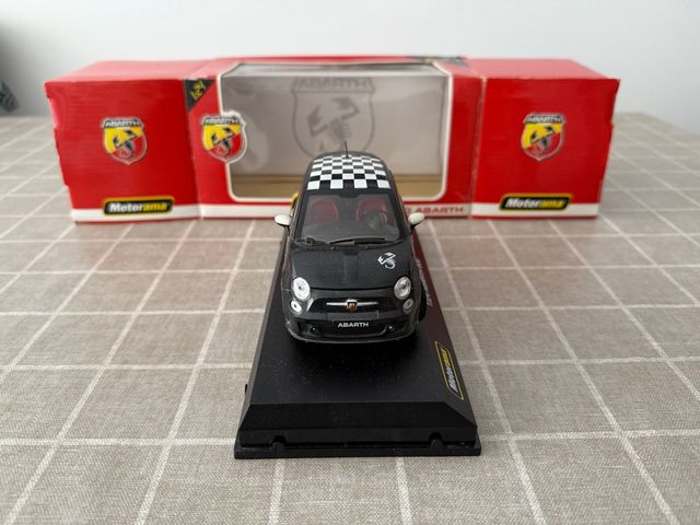 Miniatura coche Abarth 500 1:24