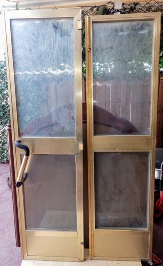 Puertas aluminio dorado 
Con cr