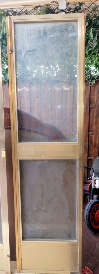 Puertas aluminio dorado 
Con cr