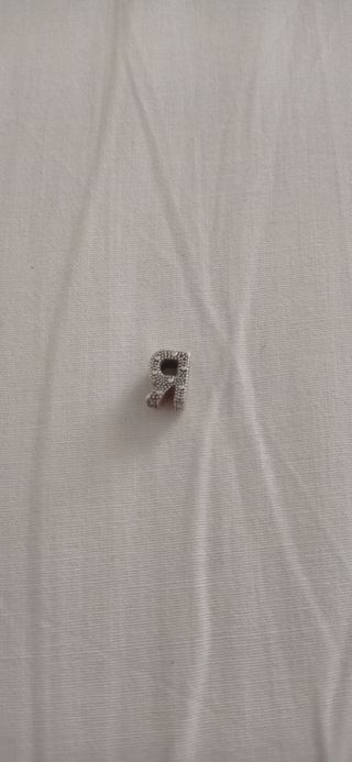 Charm Pandora letra R plata