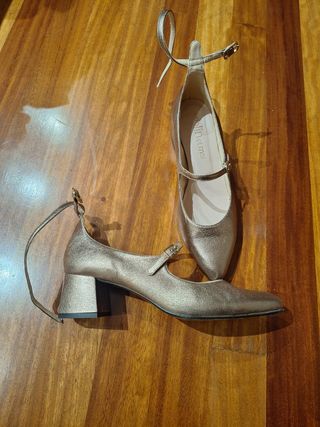 Zapatos Polin et Moi dorados