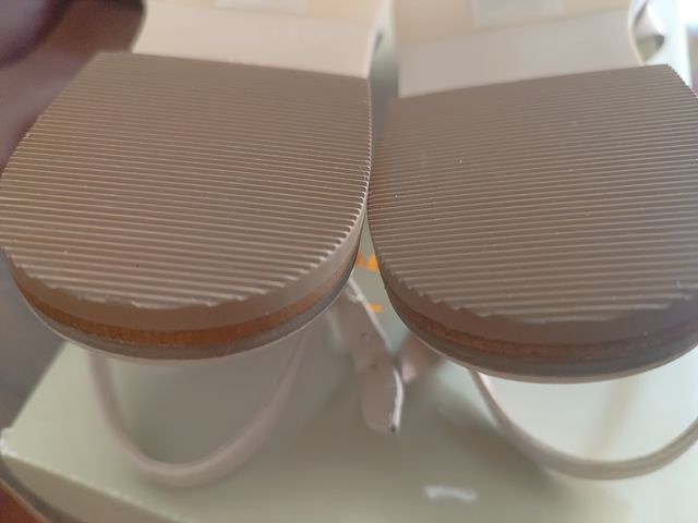 Sandalias planas Ted Baker beige