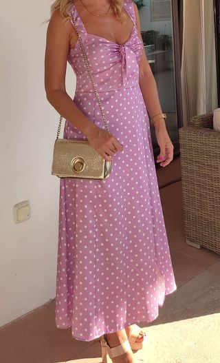 Vestido satinado de lunares de Zara