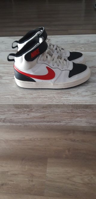 Zapatillas Nike altas rojas y blancas