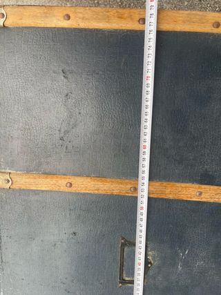 Baúl antiguo azul y marrón