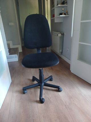 Silla oficina giratoria negra
