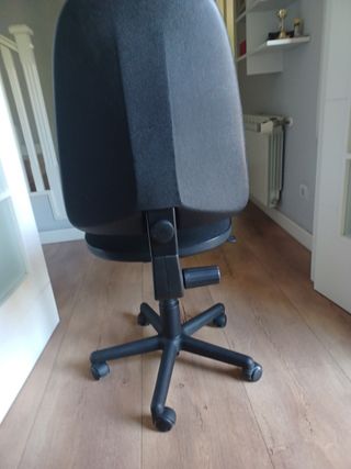 Silla oficina giratoria negra