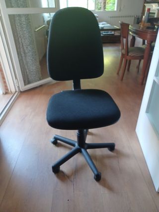 Silla oficina giratoria negra