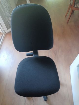 Silla oficina giratoria negra