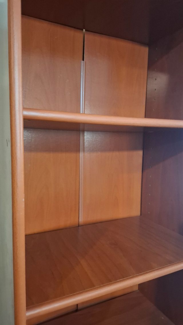 Estantería Madera con 5 estantes.