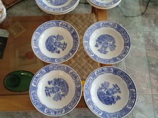 Vajilla Gil Vargas azul y blanca