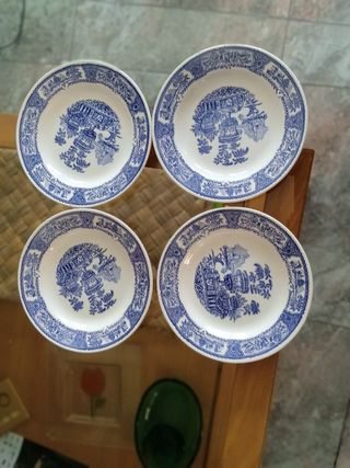 Vajilla Gil Vargas azul y blanca