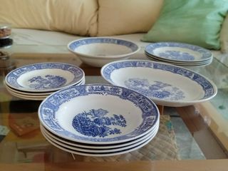 Vajilla Gil Vargas azul y blanca