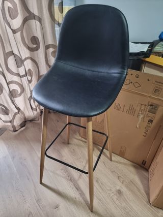 Silla de cocina negra y madera