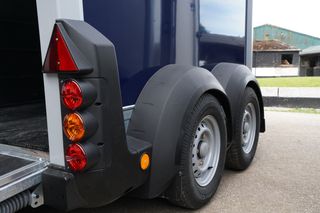 Remolque caballos Ifor Williams HB506