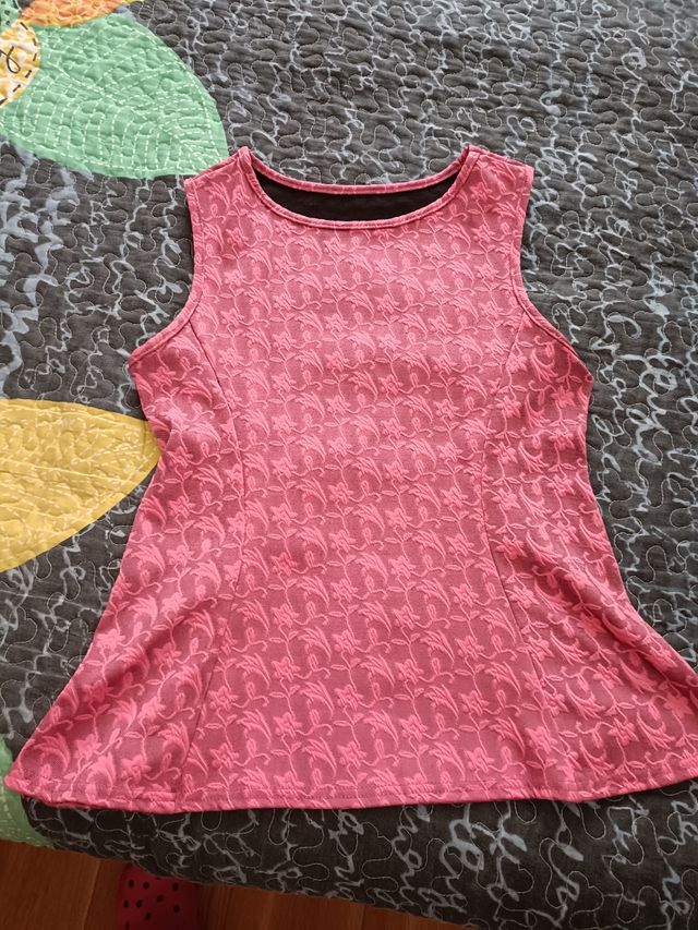 Top rosa estampado