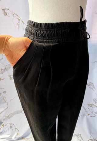 Pantalones tobillero Massimo Dutti negros