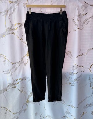 Pantalones tobillero Massimo Dutti negros