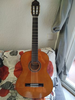 Guitarra clásica Valencia + colgador