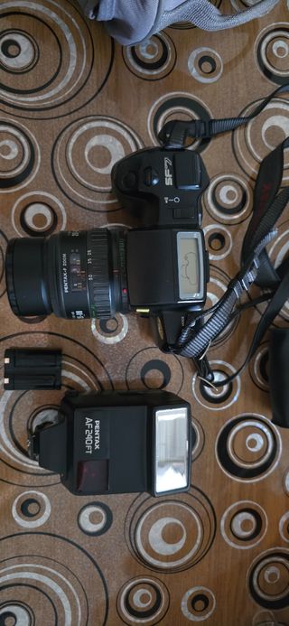 Pentax SF7 + obiettivo 28-50mm