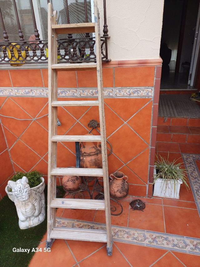 Escalera madera antigua