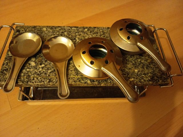 Piedra asar de mármol. Con dos quemadores. salud