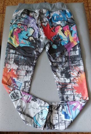 Pantaloni graffiti multicolor