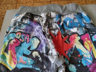 Pantaloni graffiti multicolor