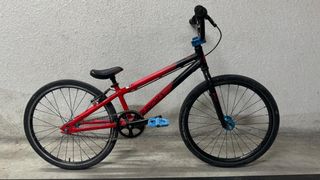 Bicicleta BMX Radio Junior roja