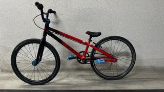Bicicleta BMX Radio Junior roja