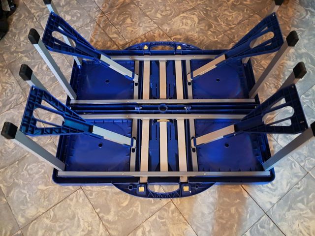 Mesa plegable para playa azul