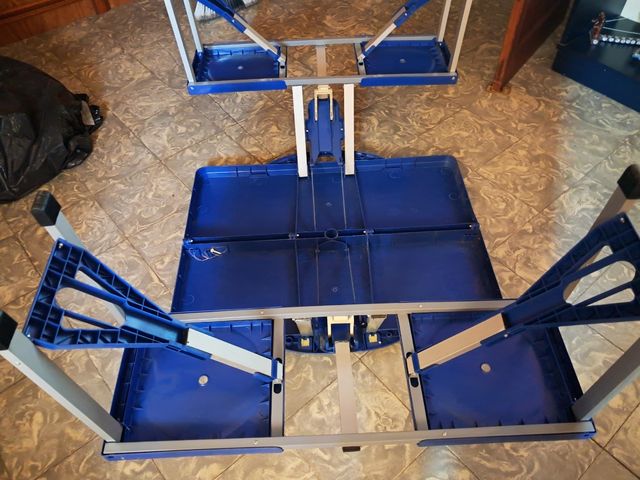 Mesa plegable para playa azul