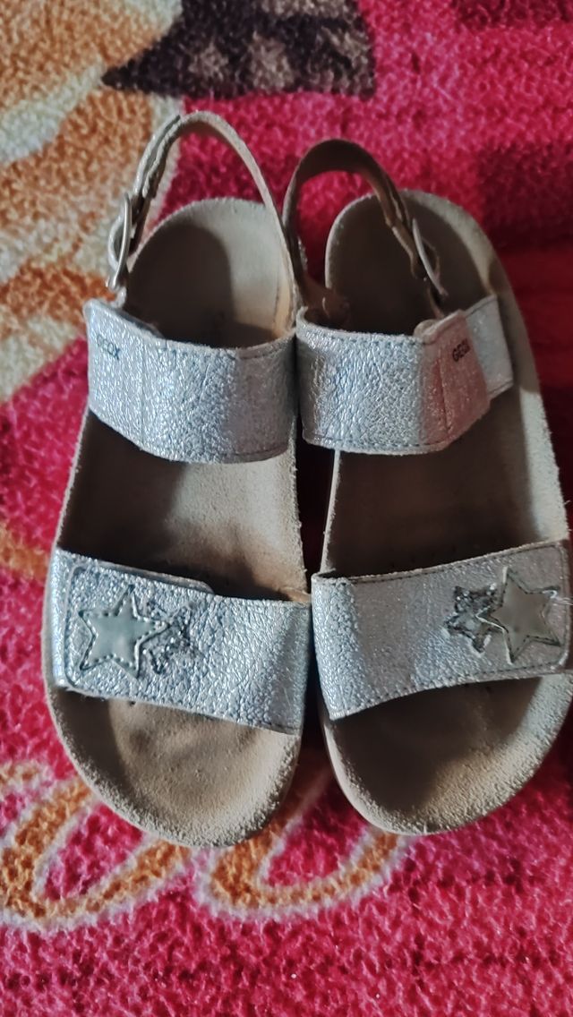 Sandalias Geox niña plata