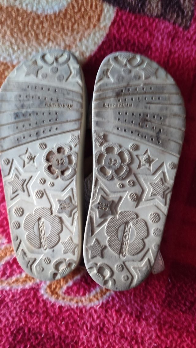 Sandalias Geox niña plata