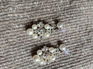Corona, collar y pendientes de novia 