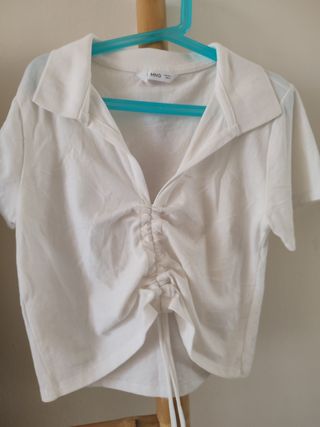 Conjunto falda negra y top blanco