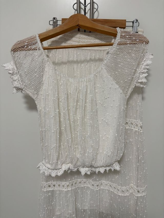 Conjunto blanco de top y falda