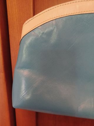 Bolso mano piel azul beige