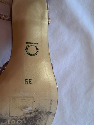 Zapatos tacón dorado-marrón