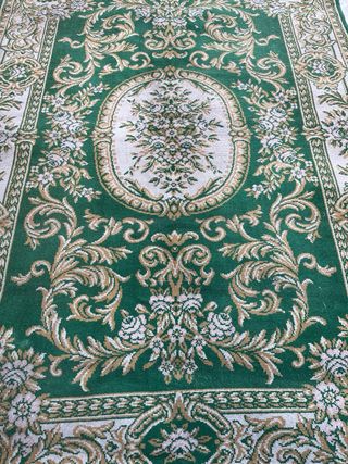 Alfombra vintage verde y beige