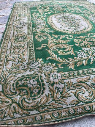 Alfombra vintage verde y beige