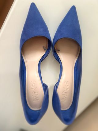Zapato tacón Mango azul klein. 
