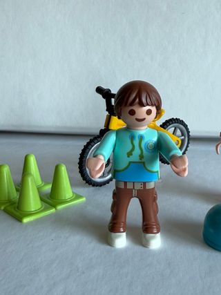 Playmobil 70061 - Niño con bici y niña con patines