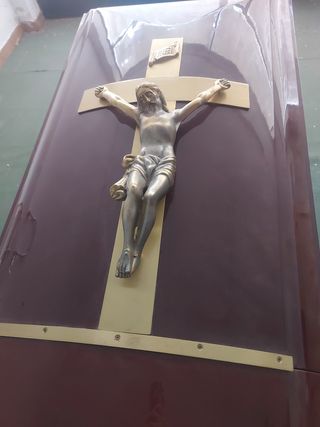 Ataúd antiguo de madera. Caja fúnebre