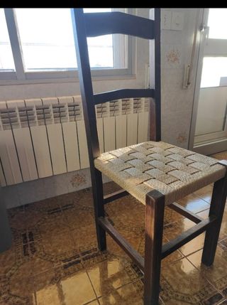 Silla artesanal de madera y sisal