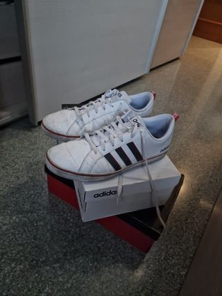 Zapatillas Adidas blancas y azules talla 45