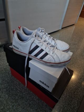 Zapatillas Adidas blancas y azules talla 45